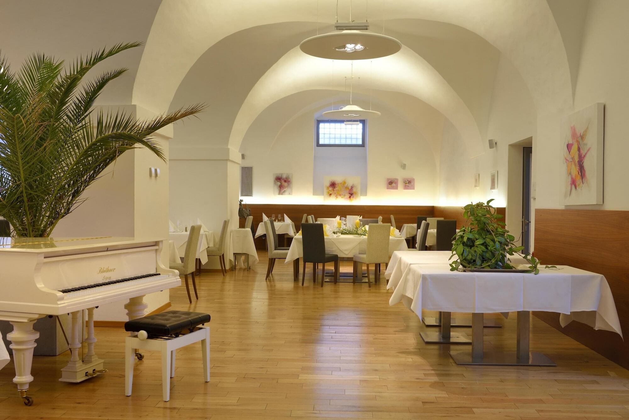 Hotel Altes Kloster Hainburg an der Donau Luaran gambar